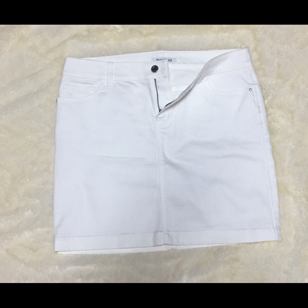 White denim skirt